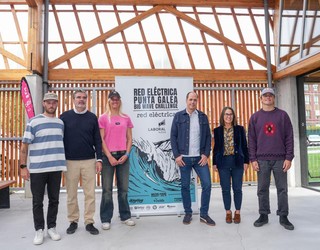 Punta Galeako olatu handien txapelketa bueltan da, 30 surflarigaz eta 30.000 euro saritan