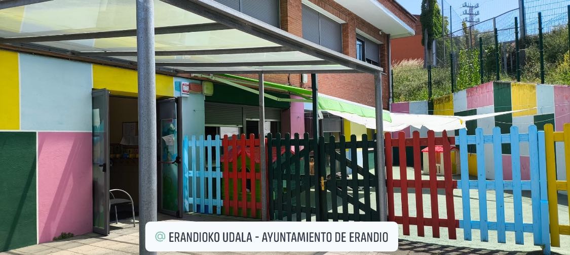 Astrabuduko Haurreskolako familiek salatu dute "onartezina" dela euren seme-alabak 30 graduren gainetik egotea eskolan