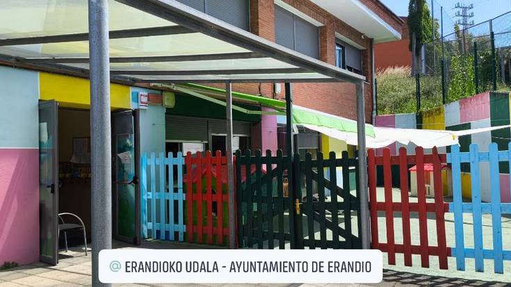 Astrabuduko Haurreskolako familiek salatu dute "onartezina" dela euren seme-alabak 30 graduren gainetik egotea eskolan