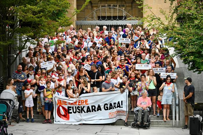 BagaraNor taldeak euskaraz bizitzeko aukera aldarrikatu du Algortako jaietan