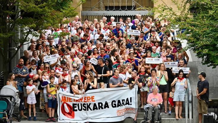 BagaraNor taldeak euskaraz bizitzeko aukera aldarrikatu du Algortako jaietan