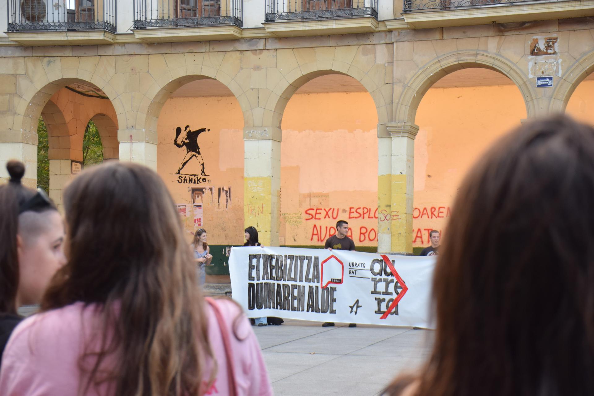 Ernai etxebizitza duinaren alde elkarretaratu da