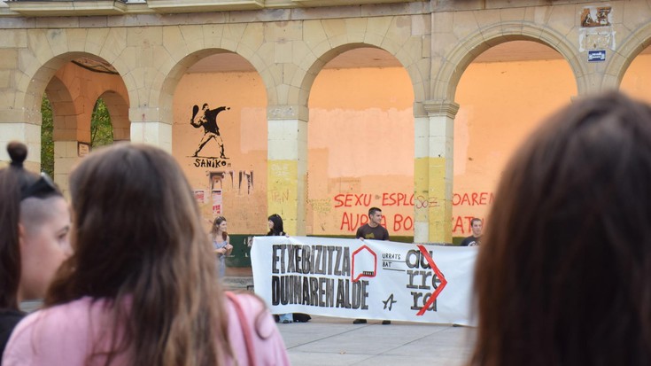 Ernai etxebizitza duinaren alde elkarretaratu da