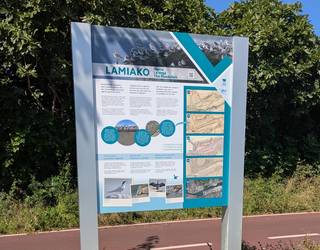 Lamiakoko Iron River ibilbidearen balio naturala eta historikoa ezagutzera ematen duten informazio-panelak jarri dituzte