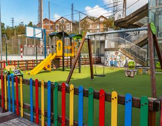 Lutxanako metro-geltokiaren ondoko jolas-eremua berritu dute