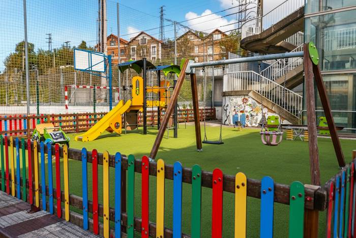 Lutxanako metro-geltokiaren ondoko jolas-eremua berritu dute