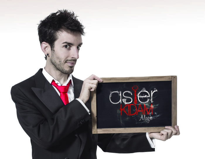 Magia ikuskizuna: "Asier Kidam"