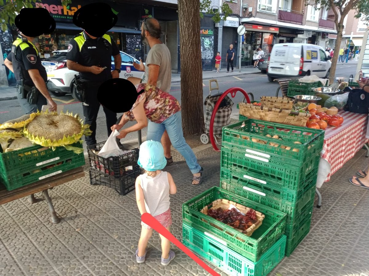 Kalean ortuariak saltzea debekatu diote udaltzainek Itzubaltzeta/Romoko nekazari bati, berriro ere