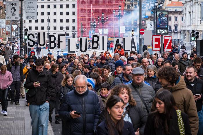 Itsasadarreko tunela eraikitzeko leherketen aurka azaldu dira bizilagunen elkarteak eta ekologistak