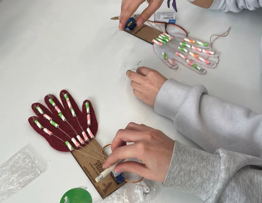 Biokultura umeen artean euskaraz sustatzeko udako programazio berritzailea aurkeztu dute Biook eta Azebarri elkarteek