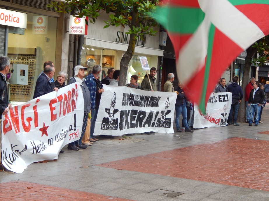 Euskal Herriaren Lagunek euskal preso politikoak gogoan izan dituzte Algortan