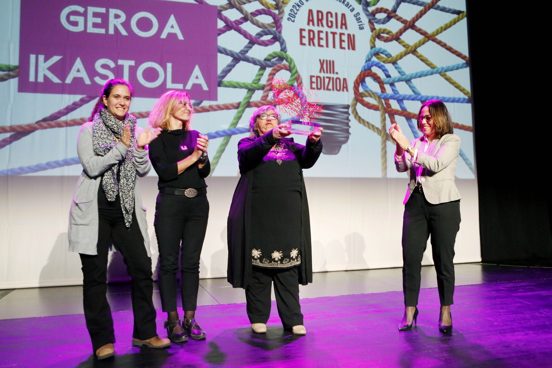 Argia Ereiten Saria eman diote Geroa Ikastolari bere 50 urteko ibilbidean egindako lanagatik