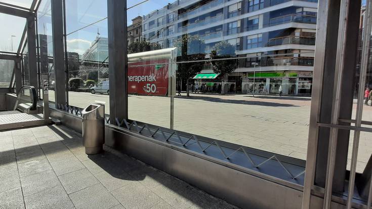 Zer pentsatzen dute herritarrek Algortako metro-geltokiko hesi berriez?