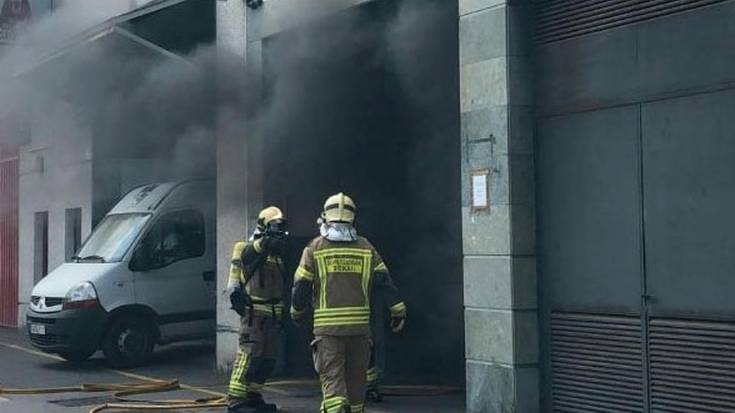 Gorpu bat aurkitu dute Leioako eraikin bateko sutea amatatu ostean