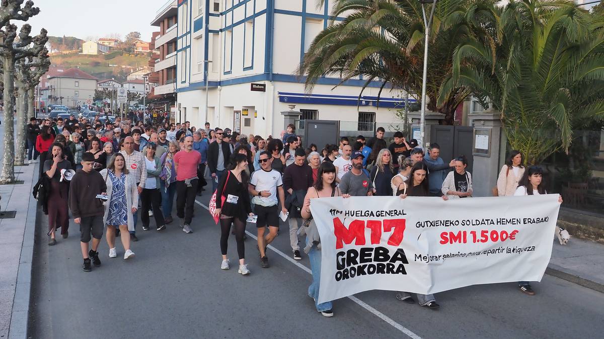 Herriz herriko manifestazio jendetsuakaz bukatu dute greba-eguna eskualdean