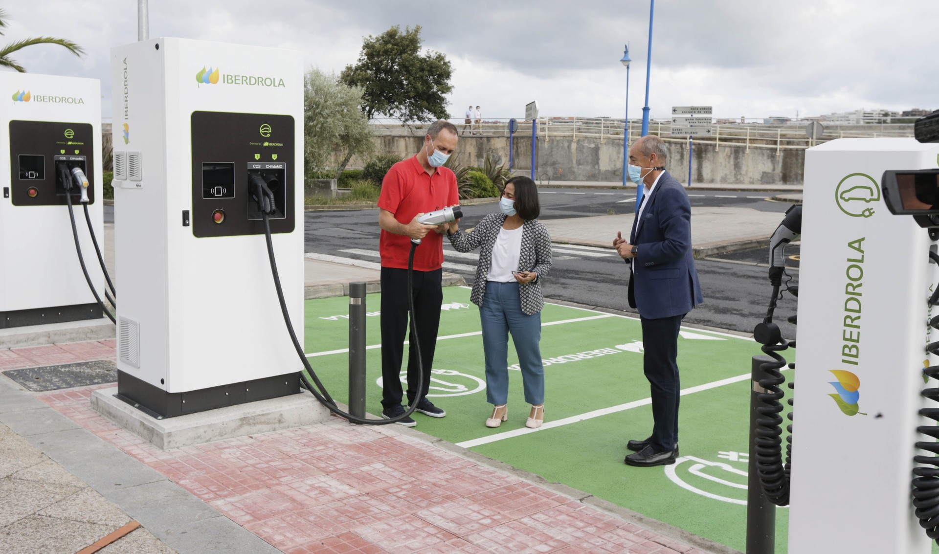 Ibilgailu elektrikoak kargatzeko 8 gune martxan jarriko dituzte Getxoko Kirol Portuan