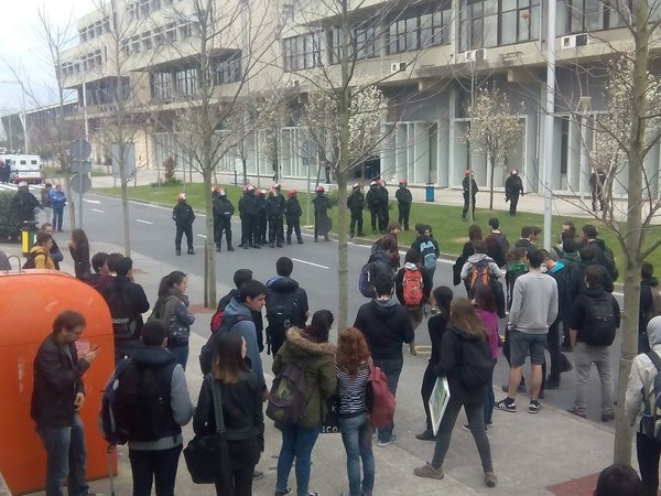 Ertzaintzak lau ikasle atxilotu omen ditu Leioako campusean