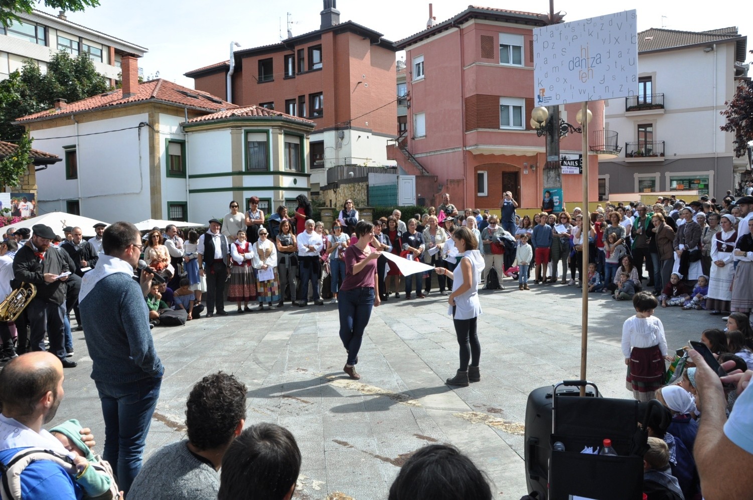 Berbak dantzan jarriko dituzte domekan Algortan