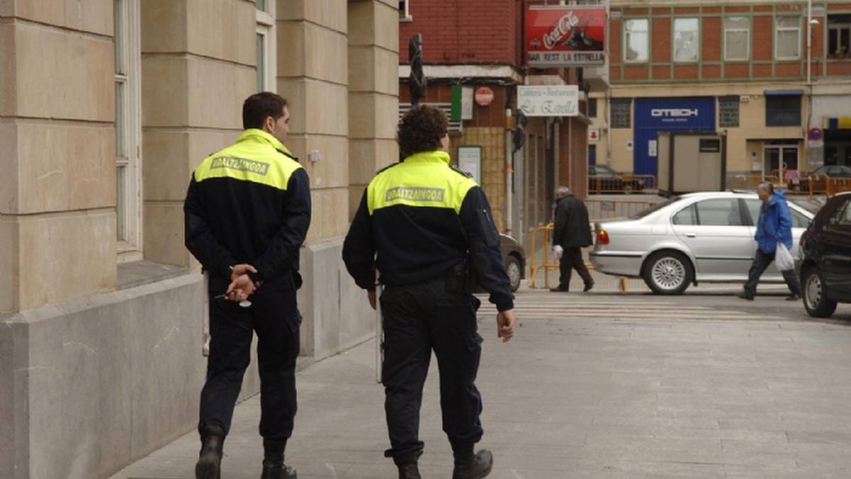 Udaltzaingoan arreta euskaraz bermatzeko gomendatu dio Arartekoak Erandioko Udalari