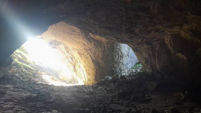 Baltzola eta Garaioko kobazuloetara irteera antolatu du  Etzandarri Mendi Taldeak