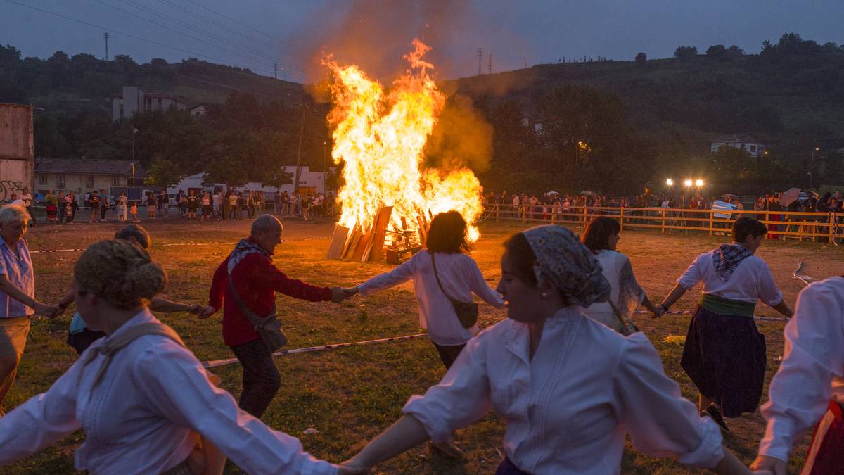 Berangok eta Sopelak bertan behera utzi dituzte San Joan bezperako suak, beroaldiagatik