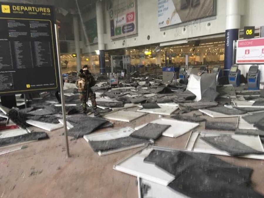 Bruselako atentatuen kontrako kontzentrazioak izango dira bihar udaletxeetan eta campusean