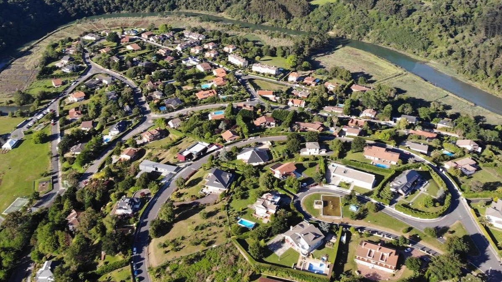 "Dos Palmeras" bidea, Isuskizako bizilagunen esku