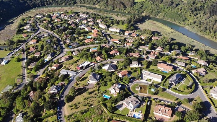 "Dos Palmeras" bidea, Isuskizako bizilagunen esku