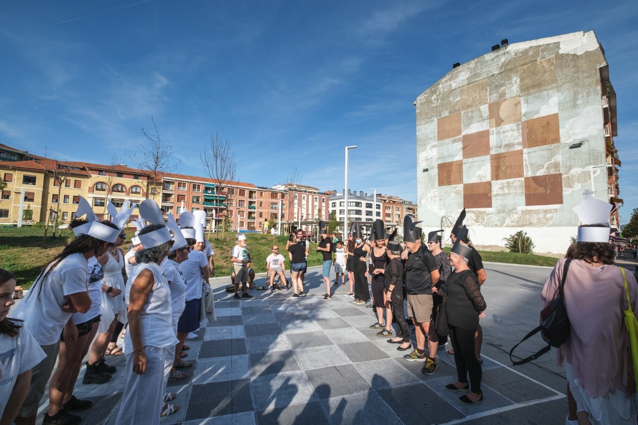 'Xake' horma-irudia ordezkatzeko mural-lehiaketaren kontra agertu da oposizioa berriro ere