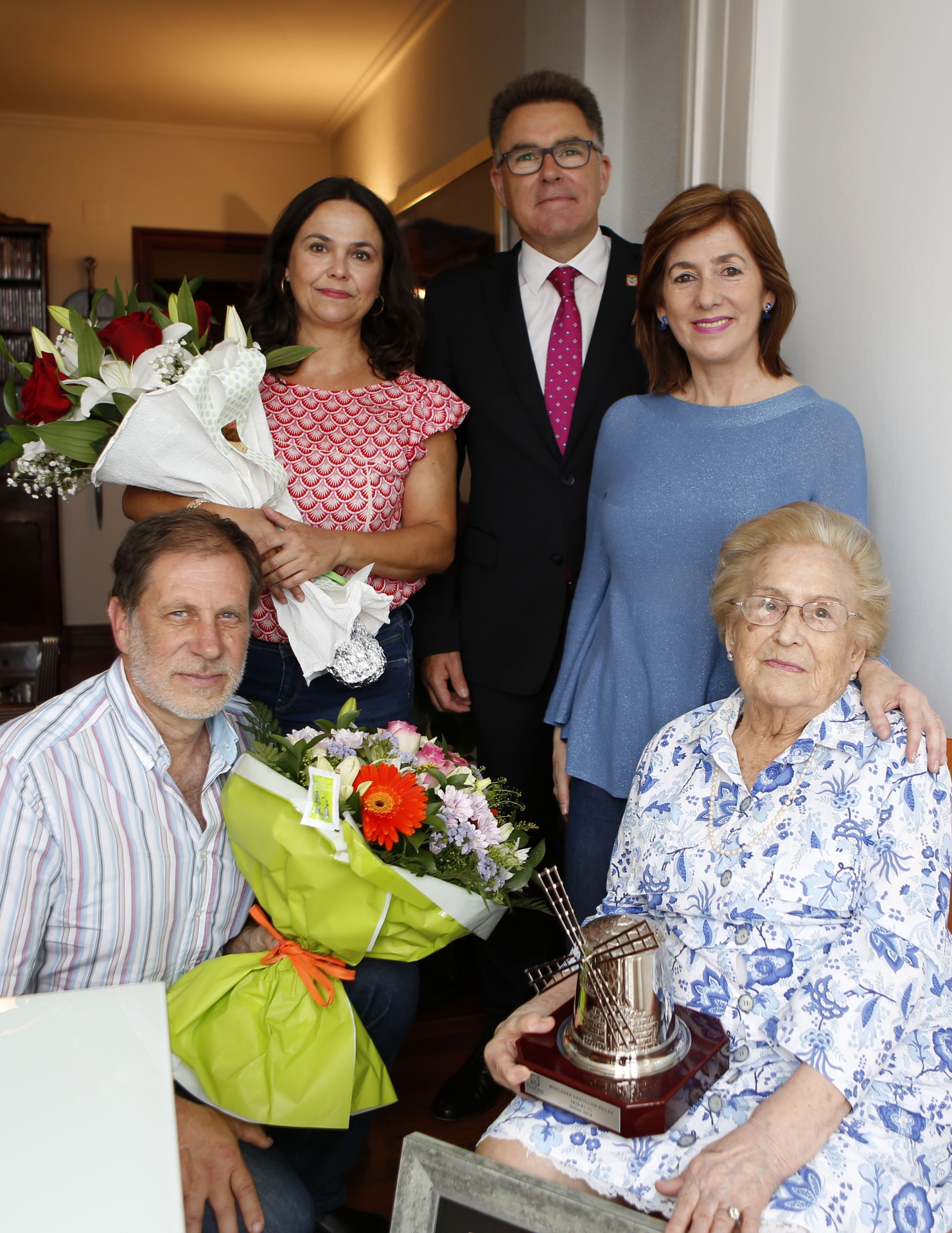 Algortako andre batek 100 urte bete ditu gaur