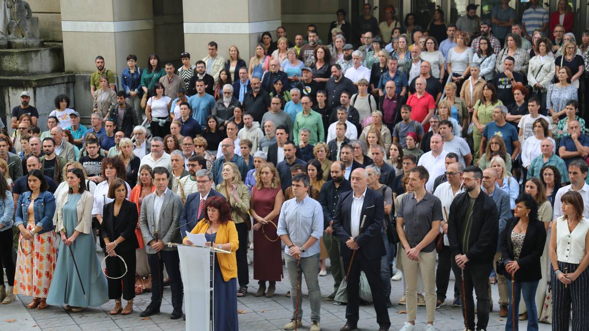 "Euskal gizartearen eta euskal erakundeen gehiengo zabalaren aurkako eraso zuzena da"