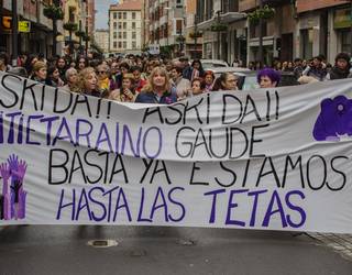 Erandion hainbat ekitaldi antolatu dituzte Emakumeen Kontrako Indarkeria Desagerrarazteko Nazioarteko Egunaren harira