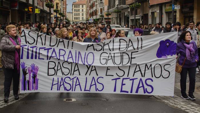 Erandion hainbat ekitaldi antolatu dituzte Emakumeen Kontrako Indarkeria Desagerrarazteko Nazioarteko Egunaren harira