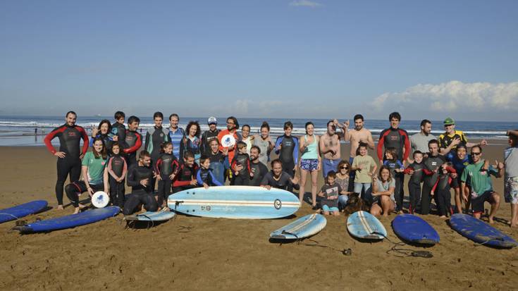 Surf inklusibo jardunaldia egingo dute bosgarrenez Barinatxe hondartzan, domekan