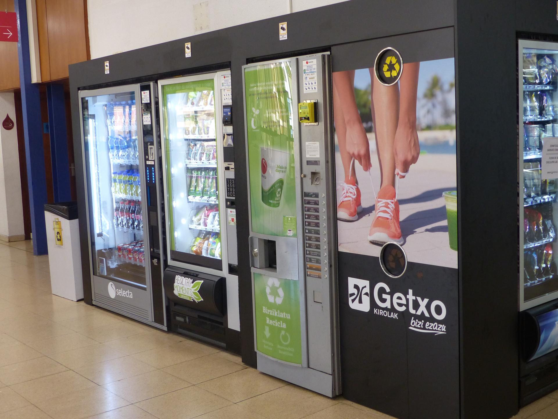 Elikadura osasungarria sustatzen duen "vending" gunea ipini dute Fadurako kiroldegian