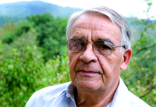 Jon Lopategi bertsolaria hil da