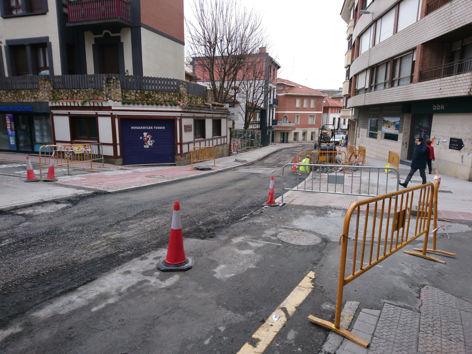 Algortako erdiguneak trafiko normala berreskuratuko du barikuan