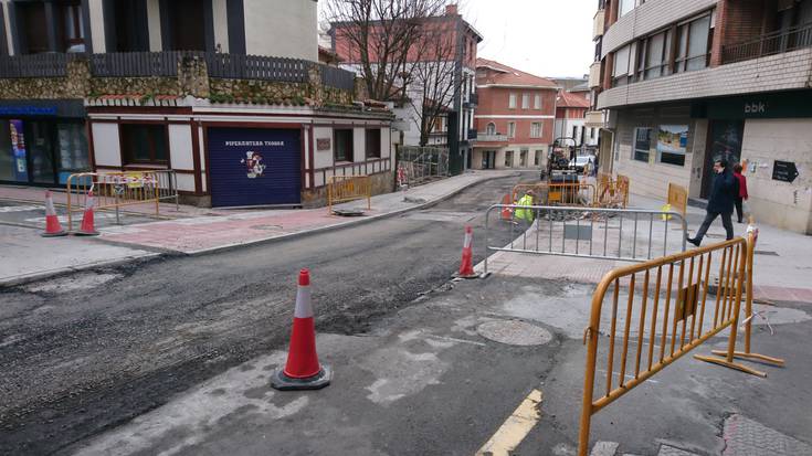 Algortako erdiguneak trafiko normala berreskuratuko du barikuan