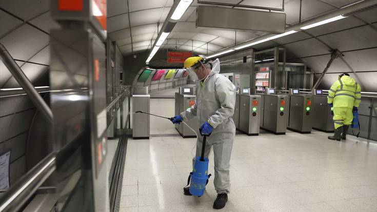 Maskara higienikoak banatuko dituzte metro eta autobus geltokietan