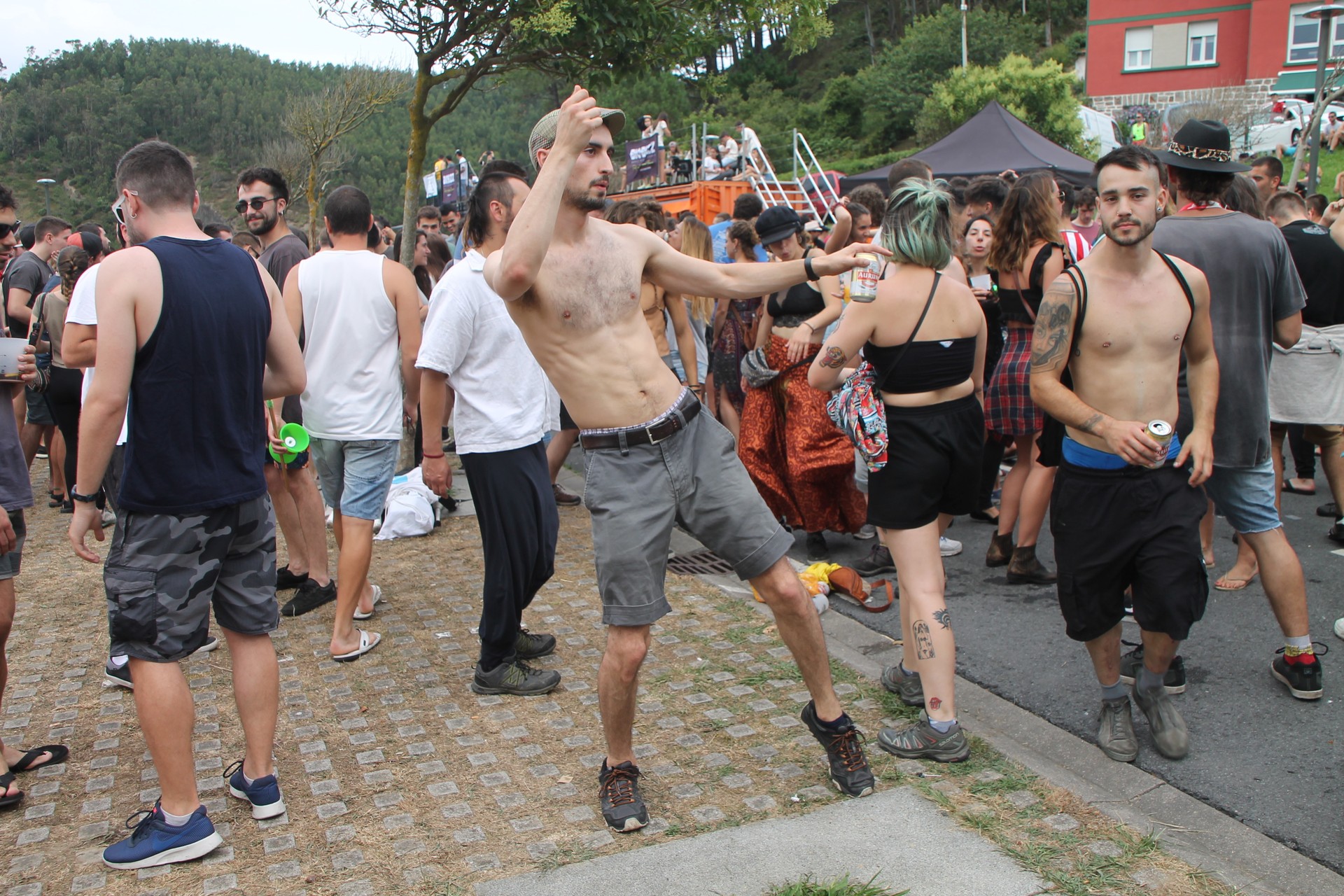 [ARGAZKI-GALERIA] Txapel Reggae: arrantzale-herria erritmoaren hiriburu bihurtzen denekoa