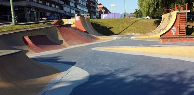 Areetako skate parkean zarata gutxitzeko pantailak ipintzeko eskatu du PPk