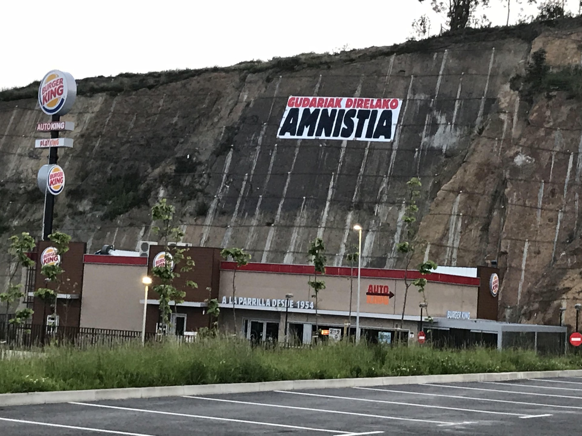Amnistia aldarrikatu dute Berangoko Burger Kingen