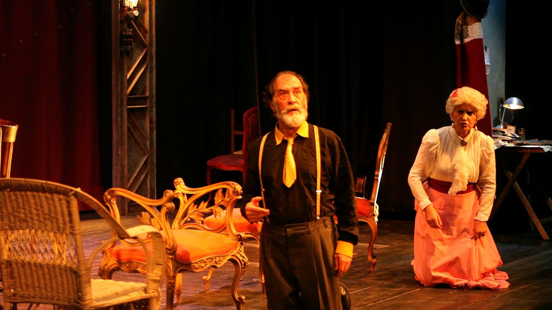 Antzerkia nagusi aste akabuan, Areetan