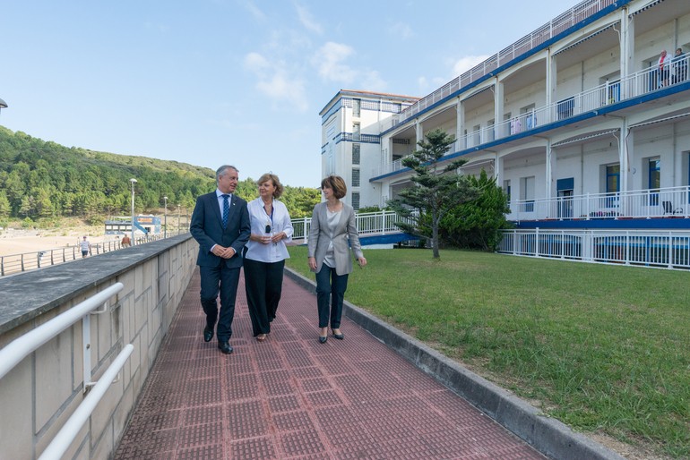 Lehendakariak Gorlizko ospitalea bisitatu du haren ehungarren urtemugan