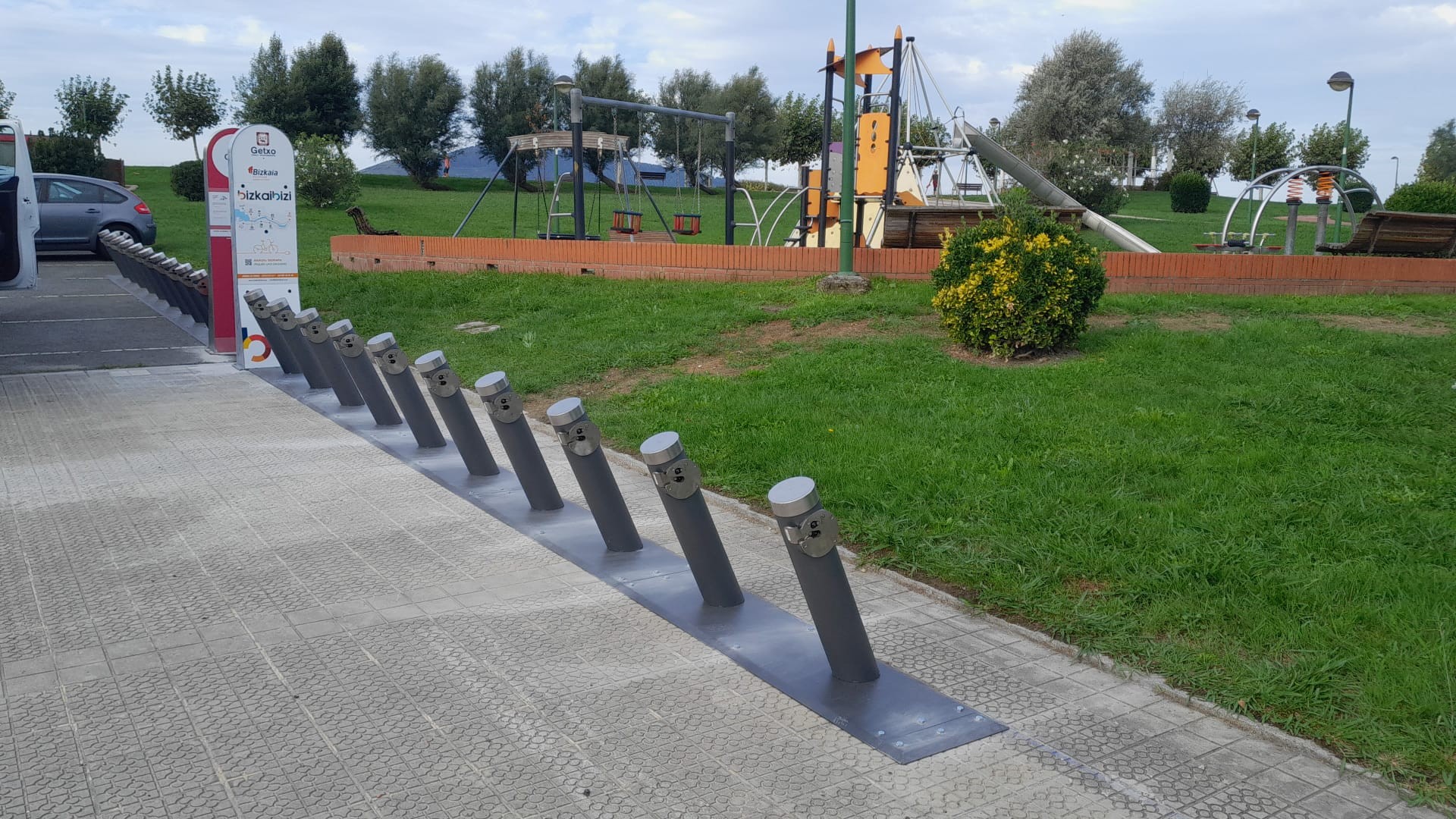 Getxoko Udala hasi da BizkaiBizi instalatzen, Bizkaiko Foru Aldundiaren bizikleta elektrikoen sistemako geltokiak