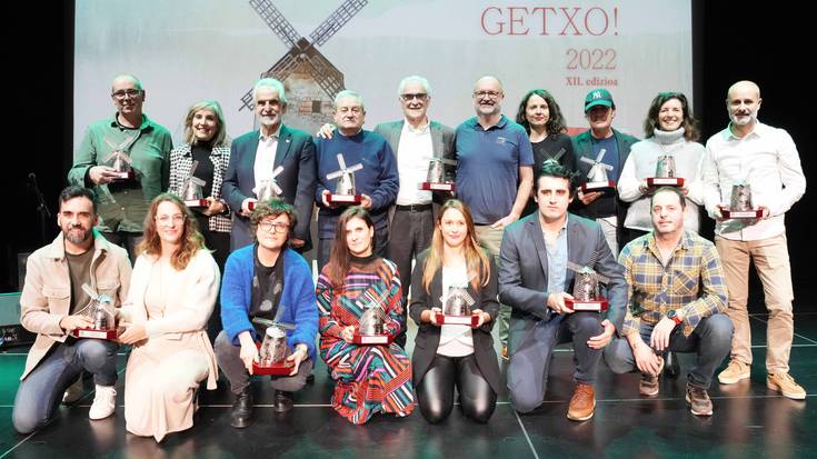 Aixe Getxo! sariak banatu dituzte gaur