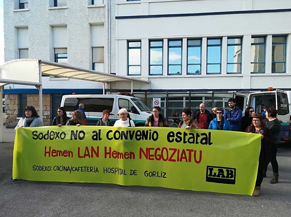 Gorlizko ospitaleko kafetegiko beharginak, lan-hitzarmenaren kontra