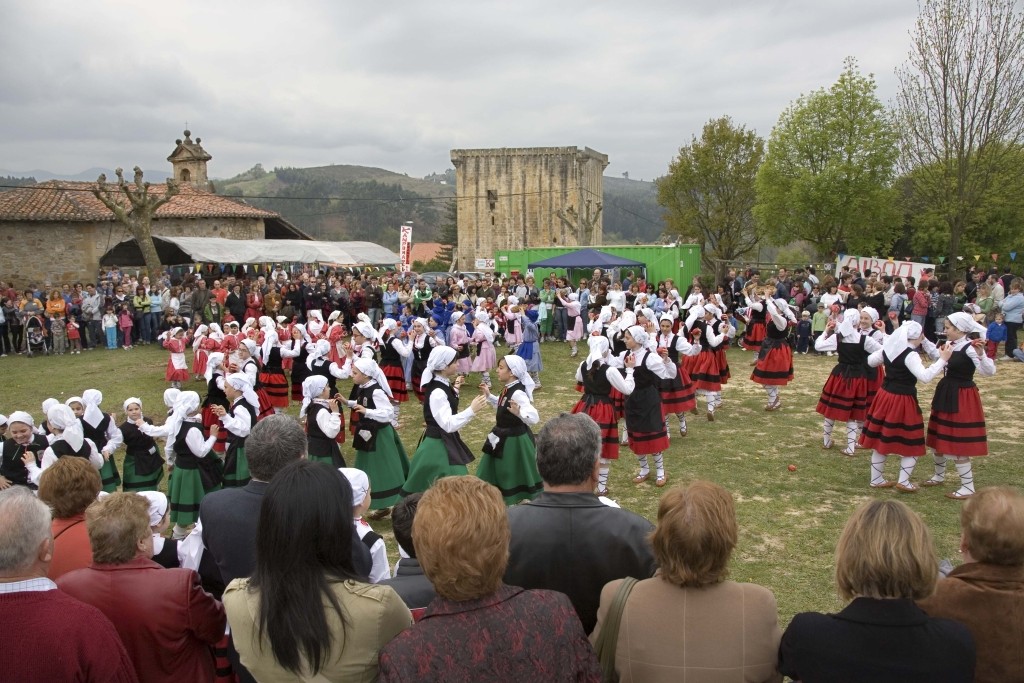 Gaur hasiko dituzte San Antonio jaiak Martiartu dorrearen inguruan