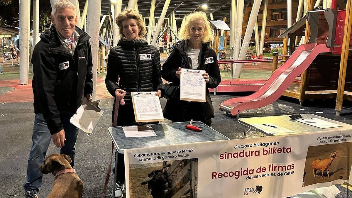 Sokamuturra Ez plataformak sinadura bilketa barria abiatu du Getxon ohiko sokamuturra kentzeko