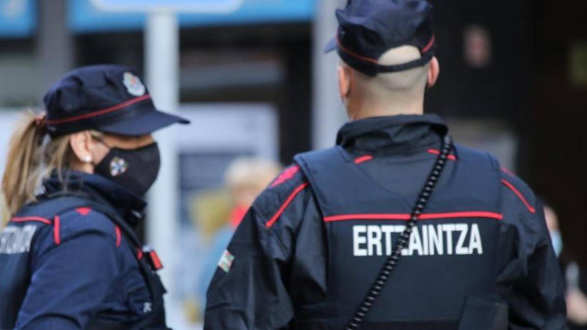 Espetxeratu egin dute Algortan bikotekideari labanagaz erasotzeagatik atxilotutako emakumea